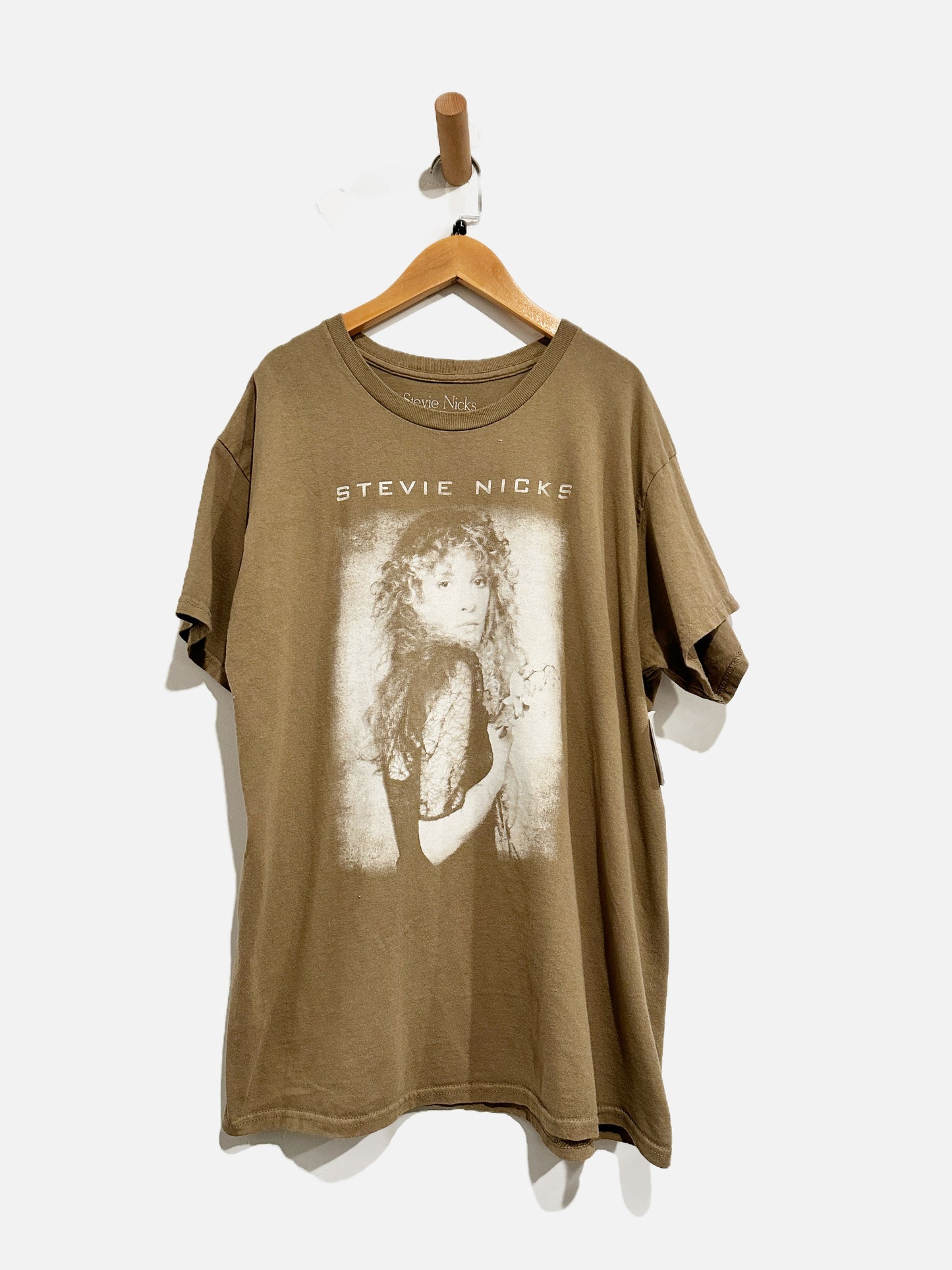 Stevie Nicks Brown Graphic Tee - large