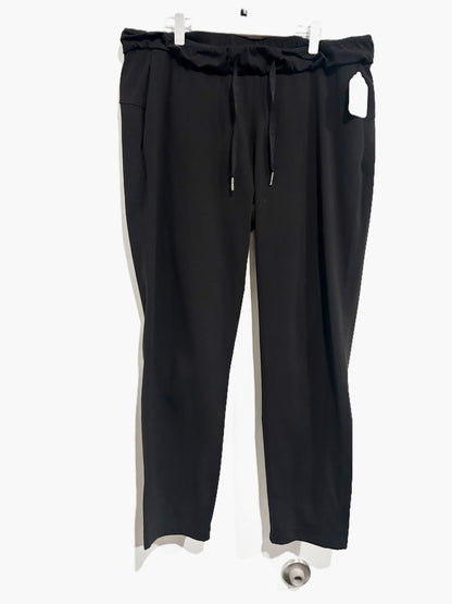 Lululemon On The Fly Pant 28" in Black - 10