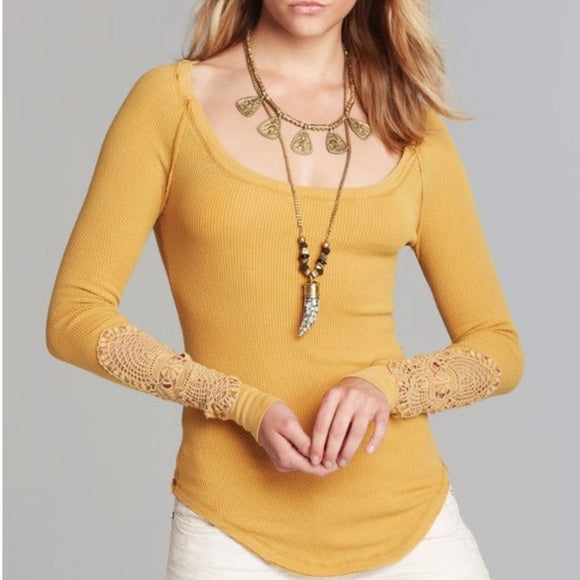 Free People Synergy Cuff Thermal in Mustard - XL