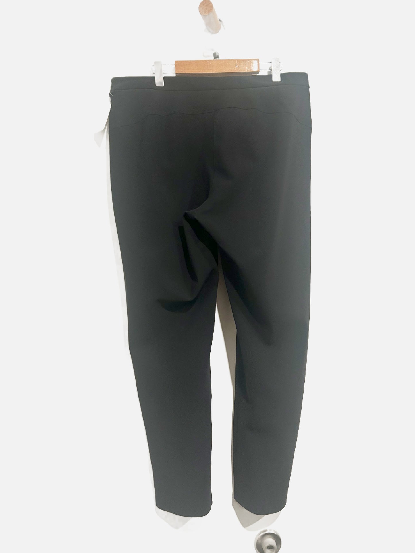 Lululemon On The Move Pant 28" in Black - 10
