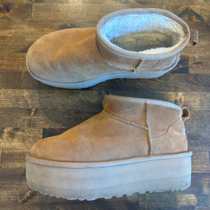 Ugg Ultra Mini Platform in Chestnut - 9