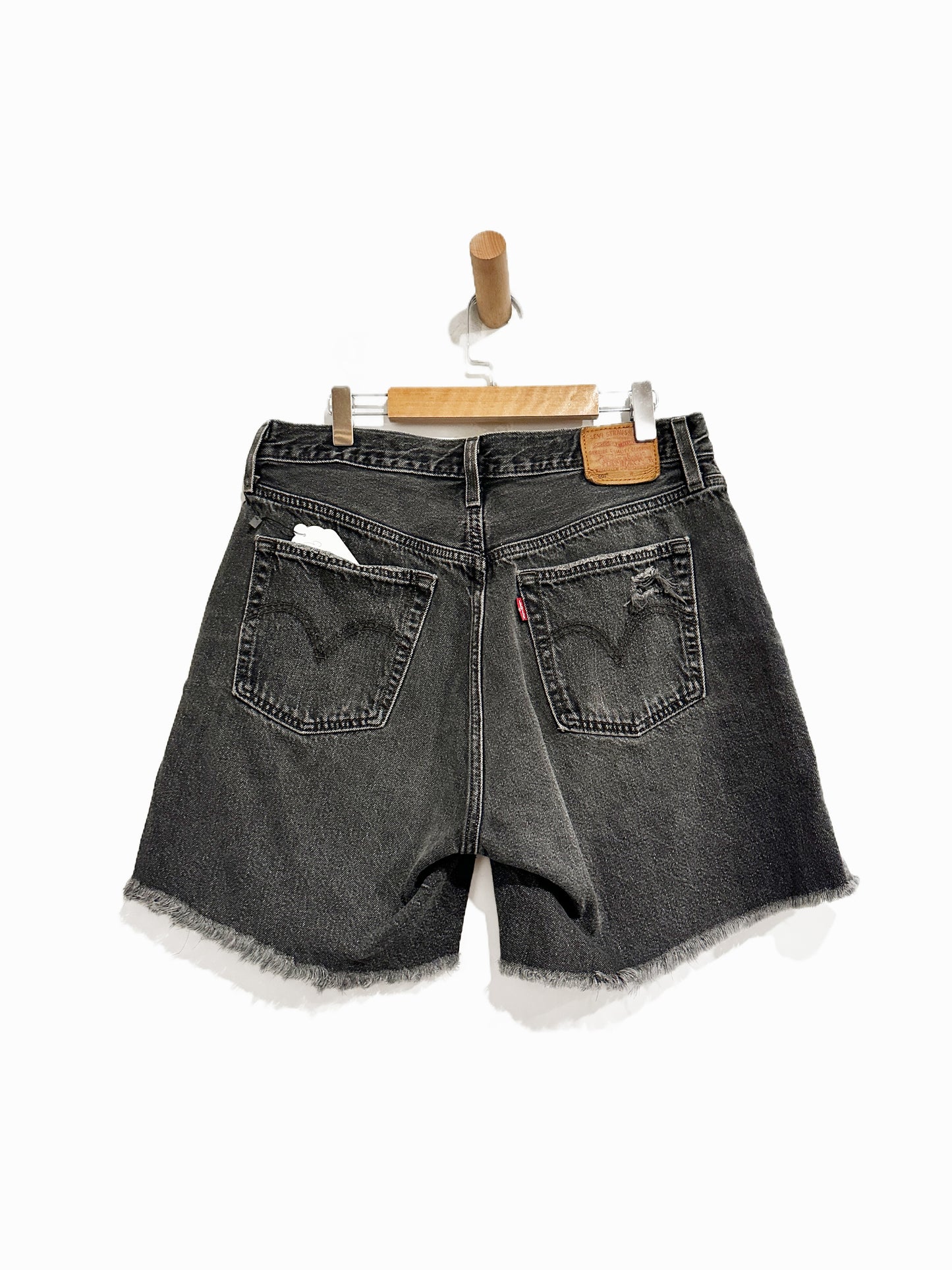 Levi’s 501 Mid Thigh Short in Black - 29
