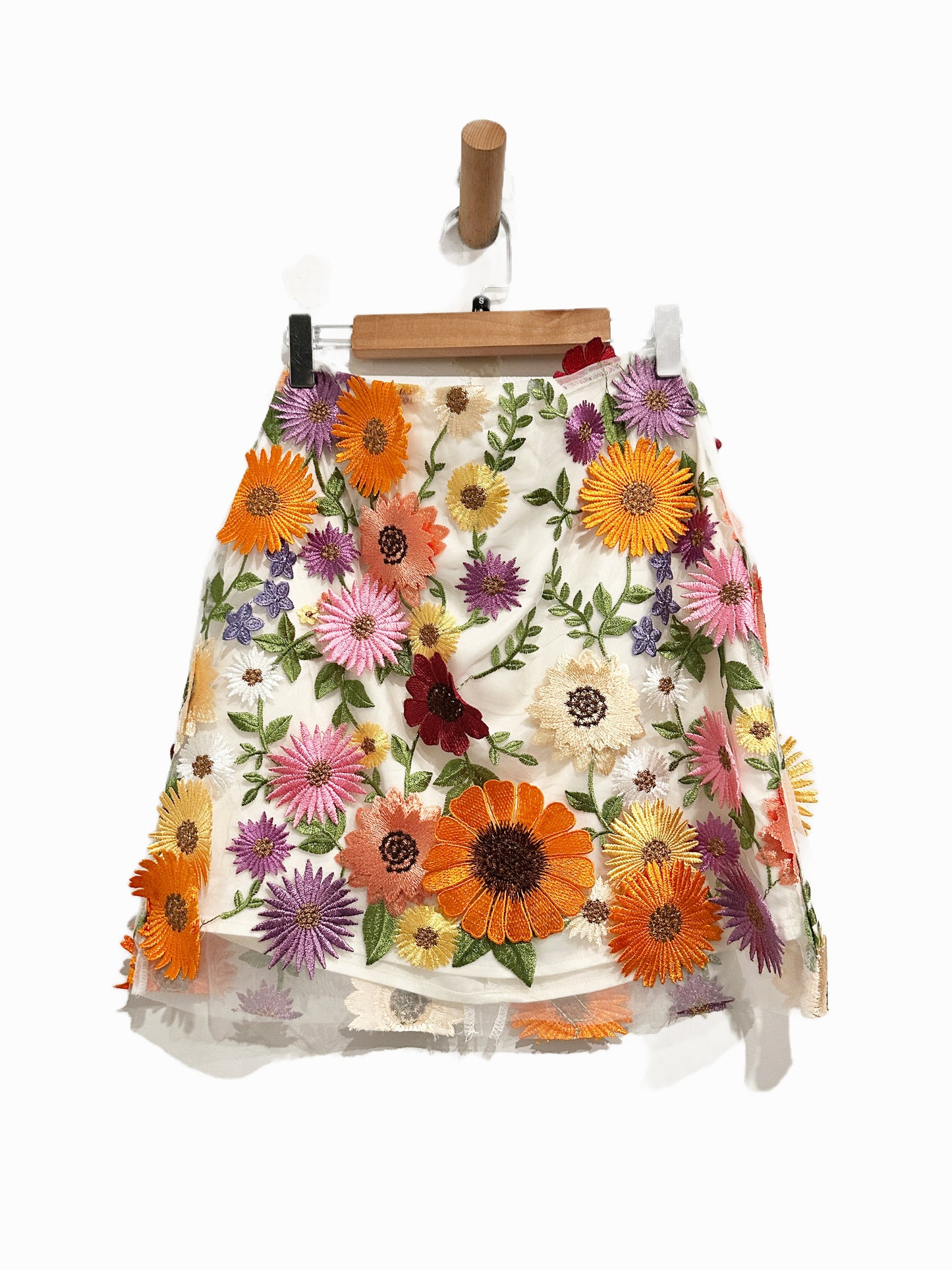 Adelyn Rae White Floral Applique Mini Skirt - Small