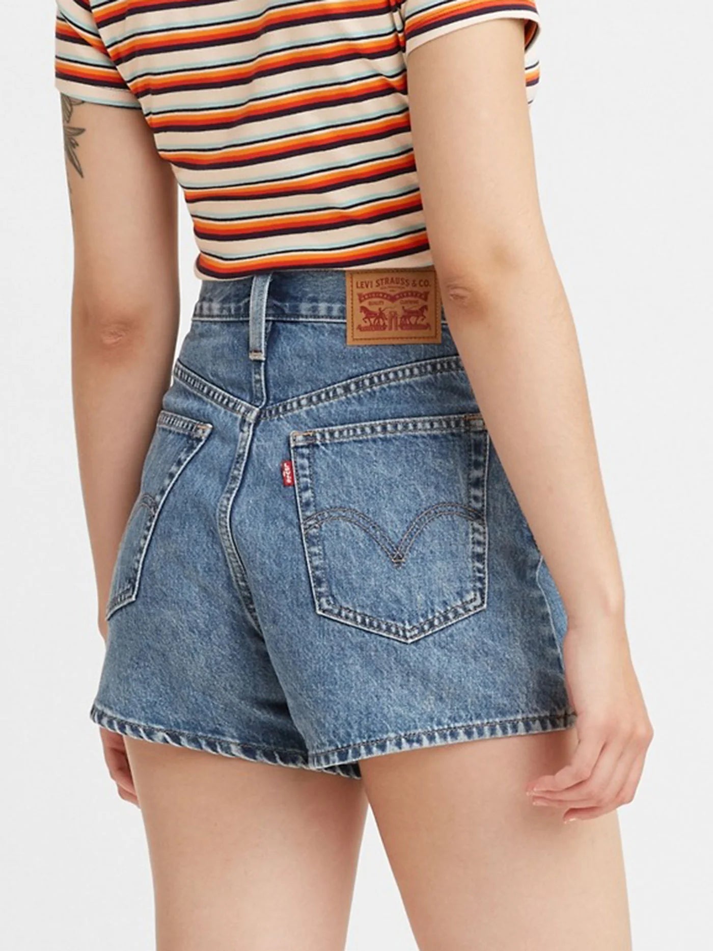 Levi’s High Waisted Mom Shorts - 25