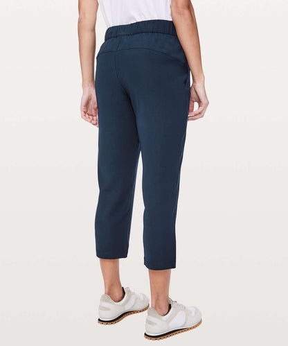 Lululemon On The Fly Crop *Woven 23"
In True Navy - 4