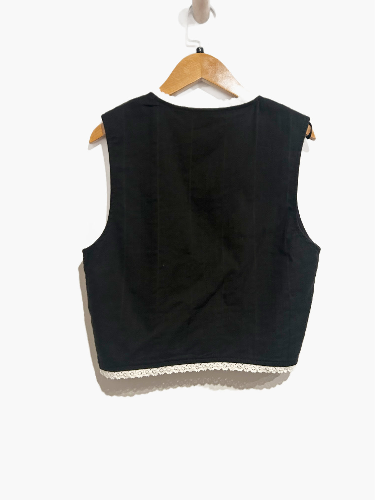 Rhythm Pearl Lace Trim Vest in Black - Small