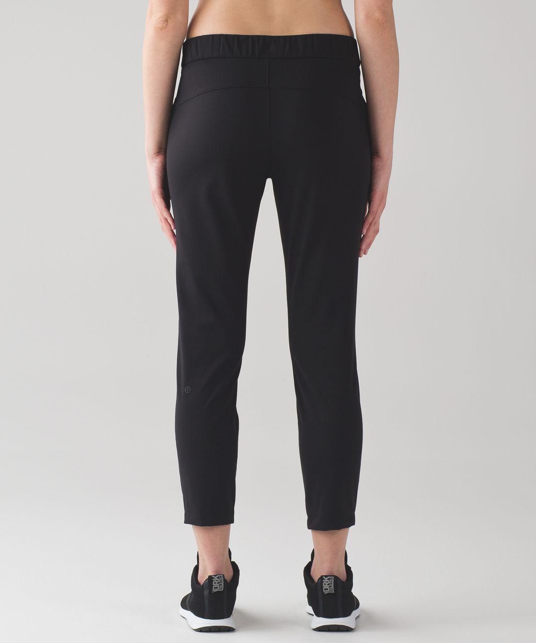 Lululemon On The Fly Pant 28" in Black - 10
