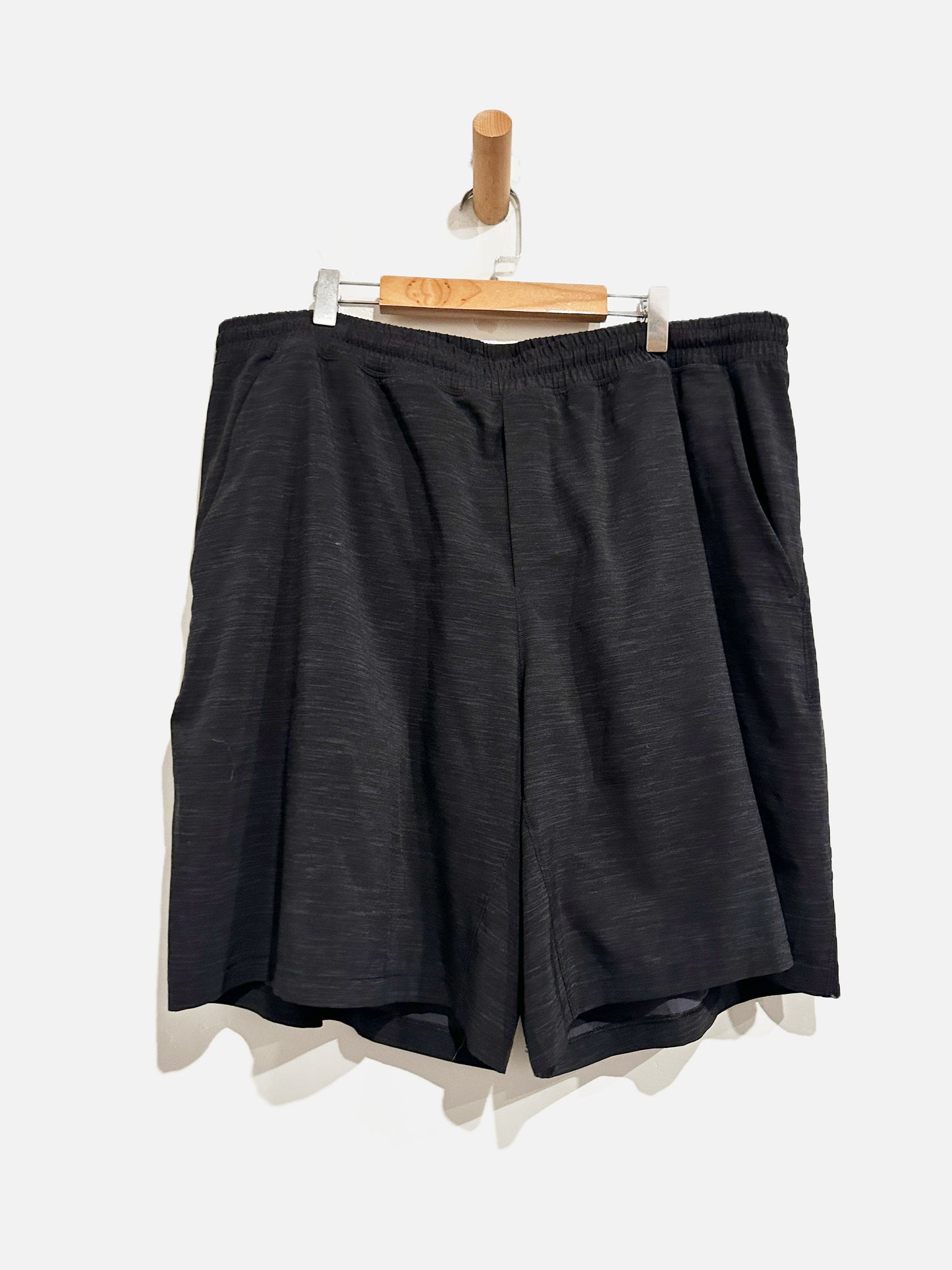 Lululemon Men’s Pace Breaker Short 9” in Black - XXL