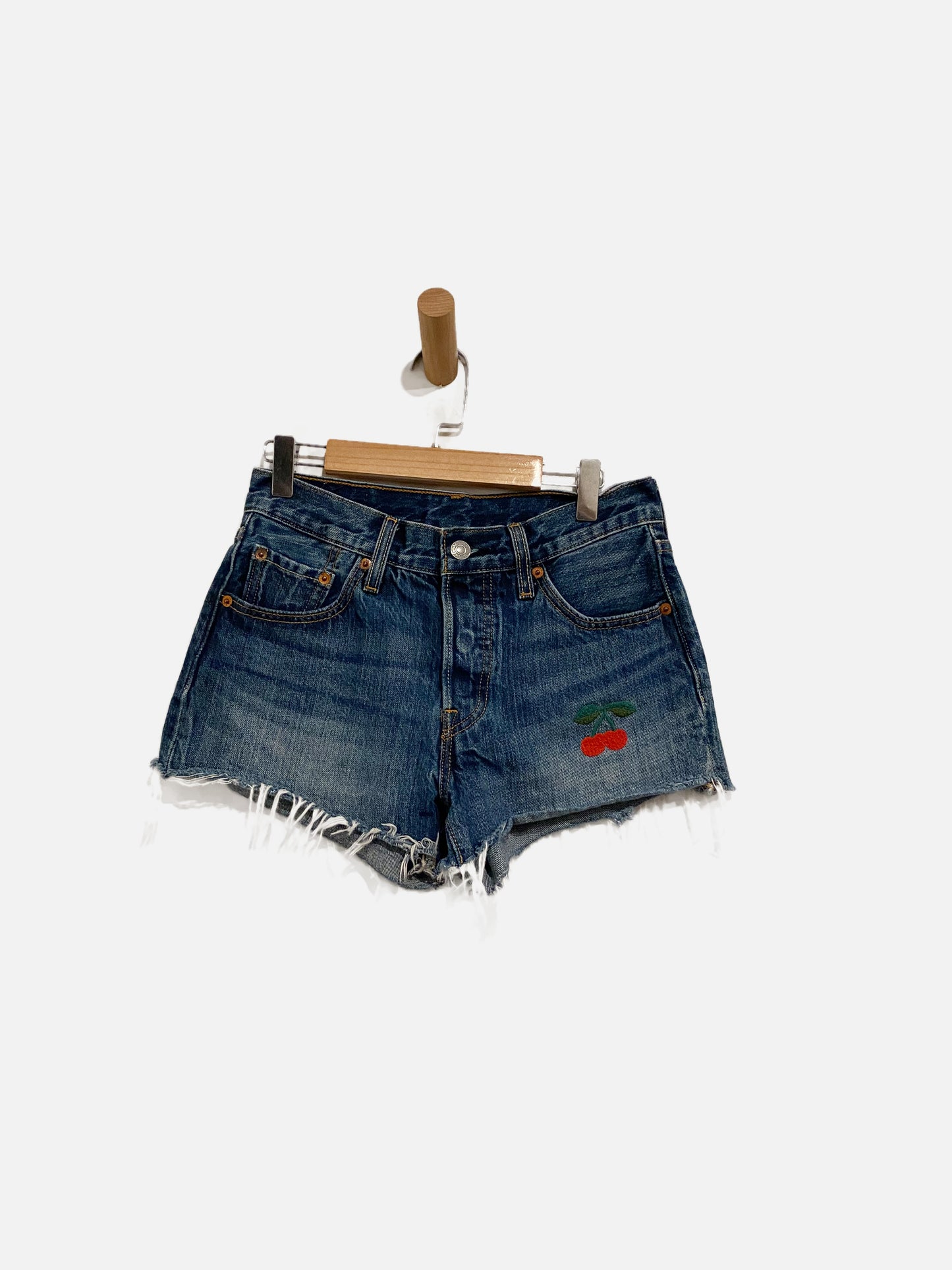 Levi’s Cherry Embroidered Shorts - 24