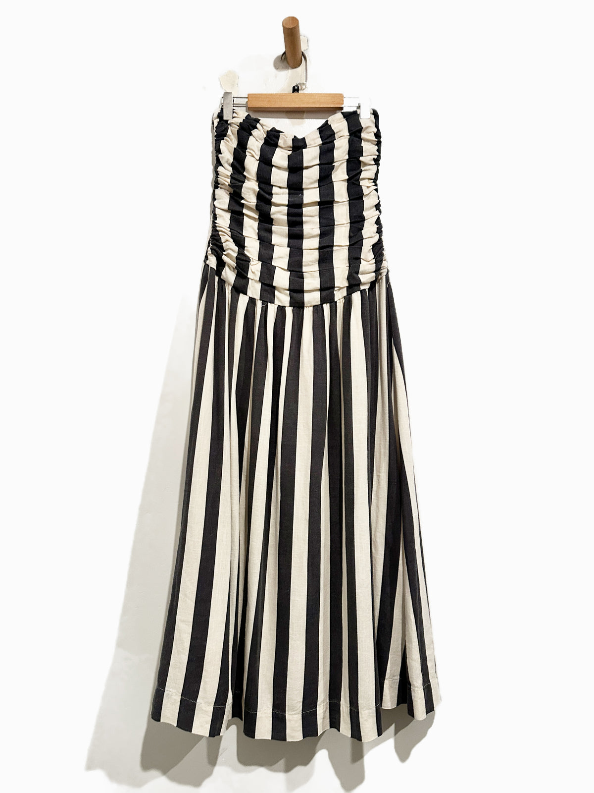 Moon River Stripe Ruched Strapless Midi Dress in Navy/White - Medium