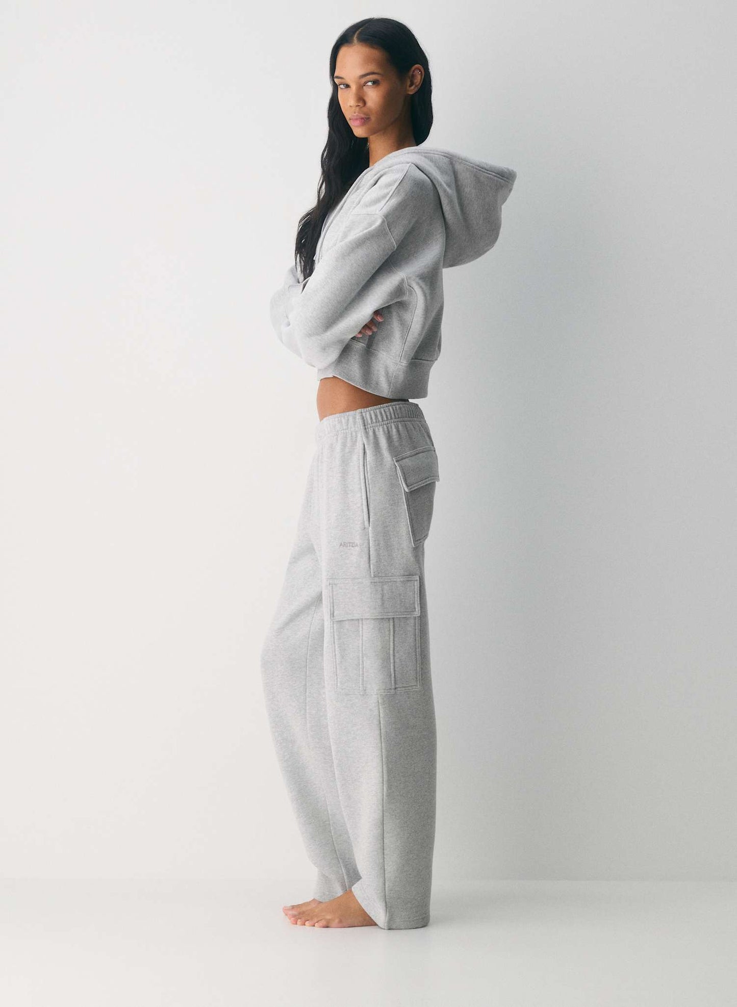 Aritzia Cozy Sweatfleece Mega Cargo Sweatpant in Heather Chrome - Small