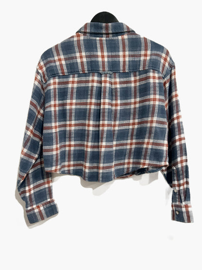 American Eagle Cozy Cabin Cropped Flannel in Blue - Small