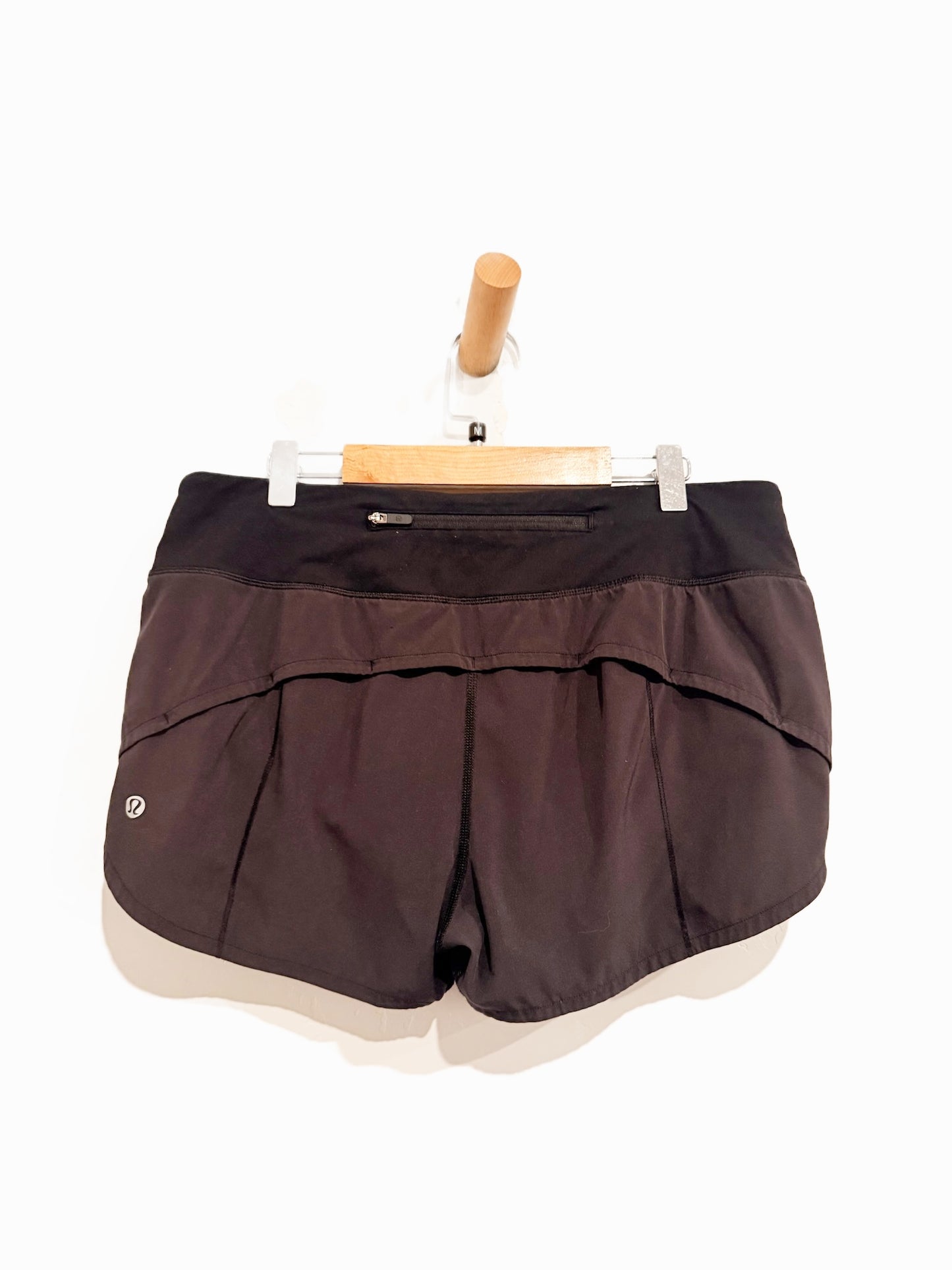 Lululemon Speed Up Short 2.5" in Black - 8