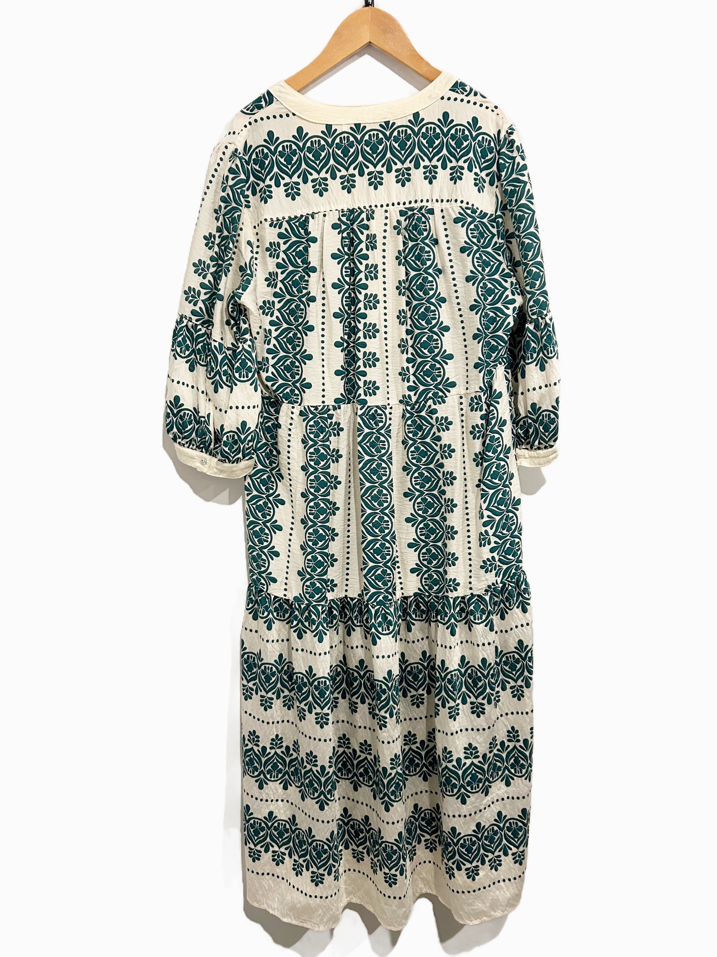 Figueroa + Flower Cream and Green Floral Midi Dress - Medium