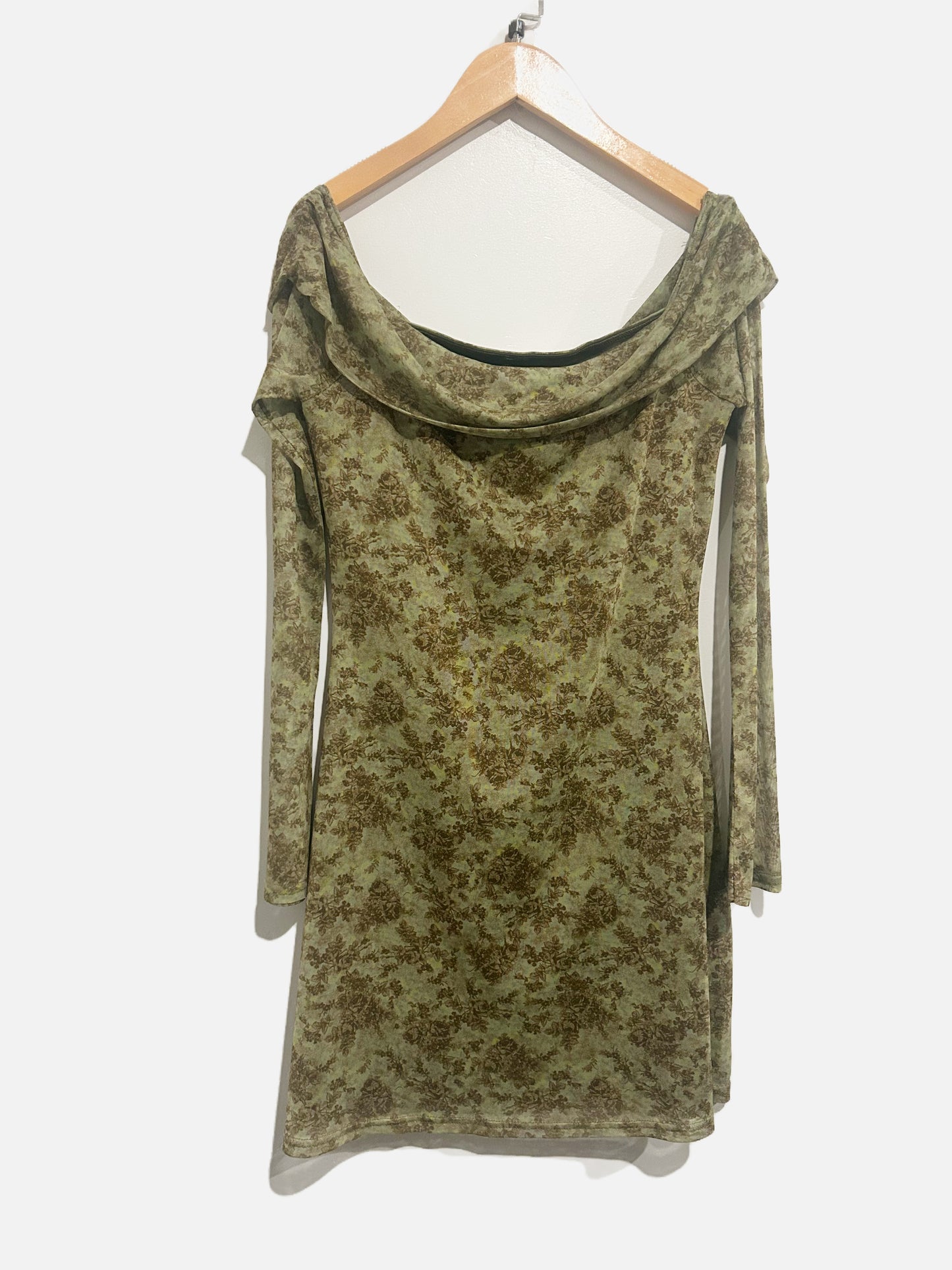 Urban Outfitters Isla Green Floral Off-The-Shoulder Mini Dress - Medium