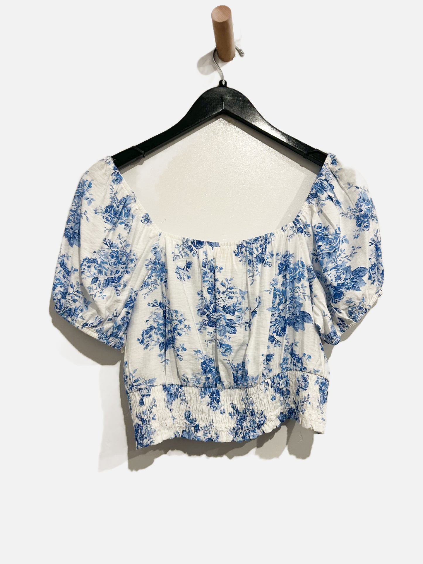 Monteau Los Angeles White and Blue Floral Crop Top - Medium