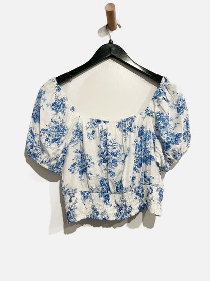 Monteau Los Angeles White and Blue Floral Crop Top - Medium