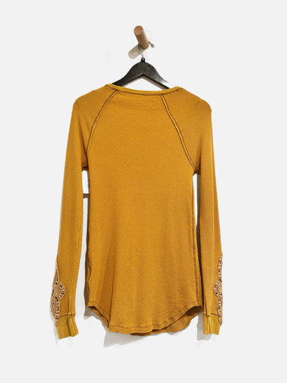 Free People Synergy Cuff Thermal in Mustard - XL