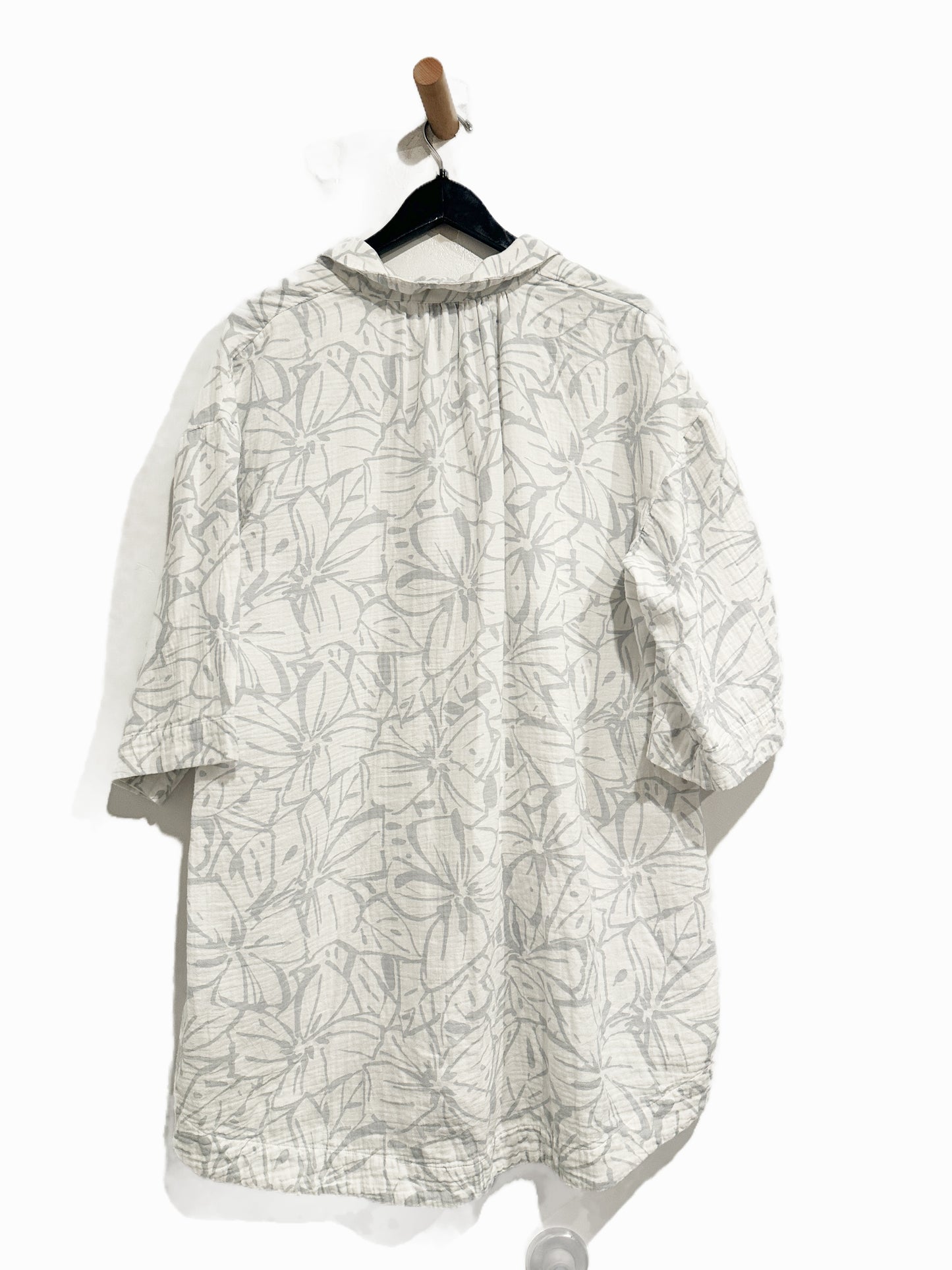 Madewell White and Gray Printed Oversized Button Down - Medium