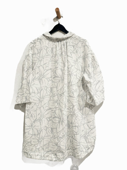 Madewell White and Gray Printed Oversized Button Down - Medium