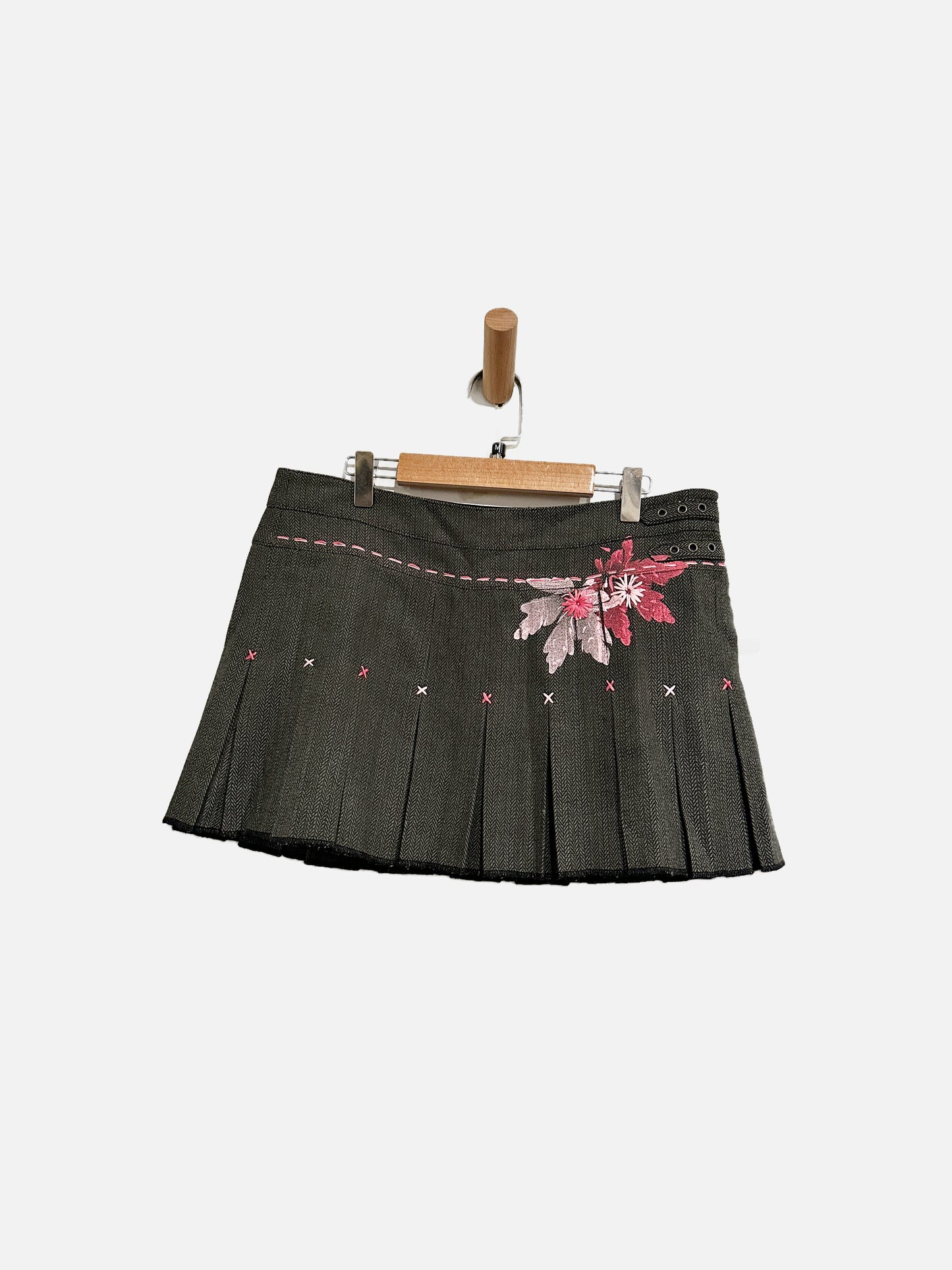 Wet Seal Y2K Gray Herringbone Embroidered Flower Pleated Mini Skirt - 5