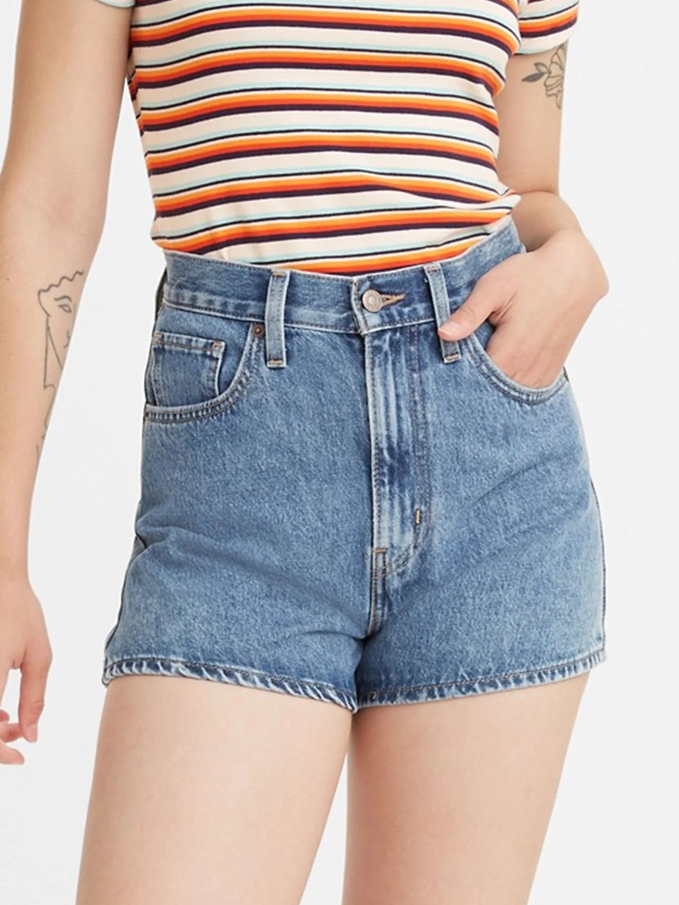 Levi’s High Waisted Mom Shorts - 25