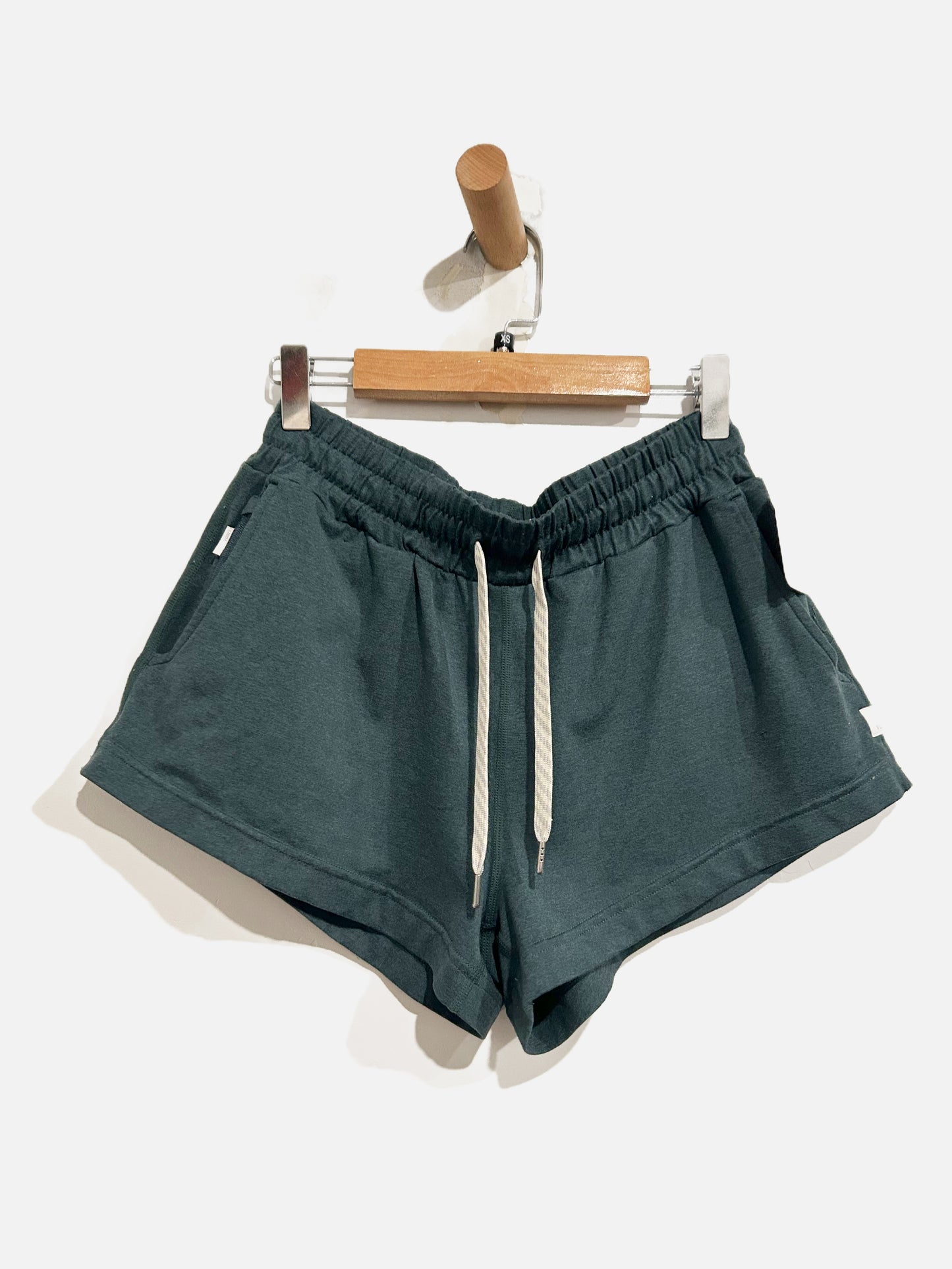 Vuori Halo Performance Shorts in Stone Heather - XS