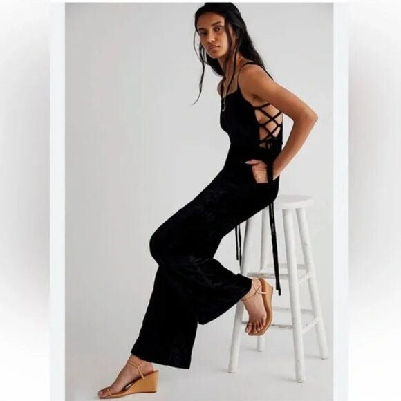 NWT Free People 90’s Forever Overalls in deals Black Size Large