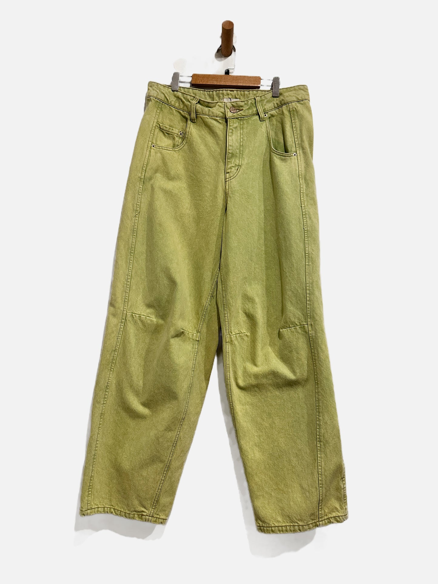 Urban Outfitters BDG Barrel Leg Jean - 29
