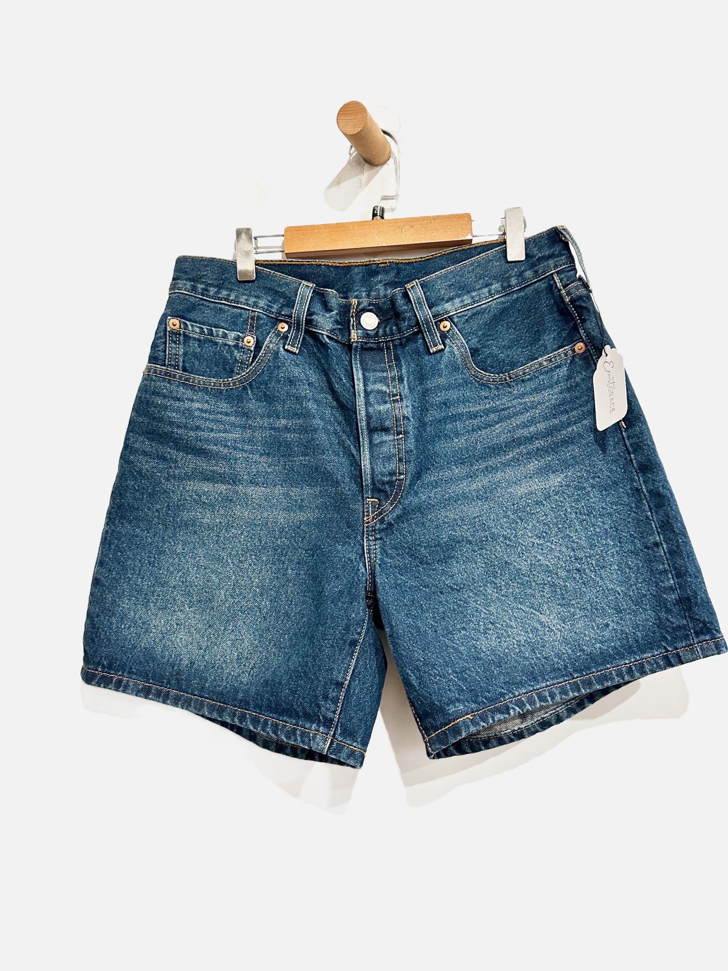 Levi’s 501 Mid Thigh Shorts in Pleased to Meet You - 29