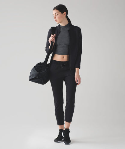 Lululemon On The Fly Pant 28" in Black - 10