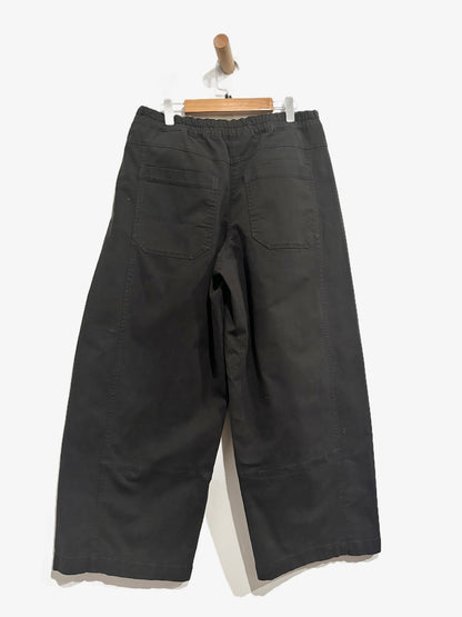 Banana Republic Relaxed Painter Pull-On Pant in Black - Small