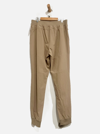 alo Men’s Co-Op Pant in Gravel - Medium