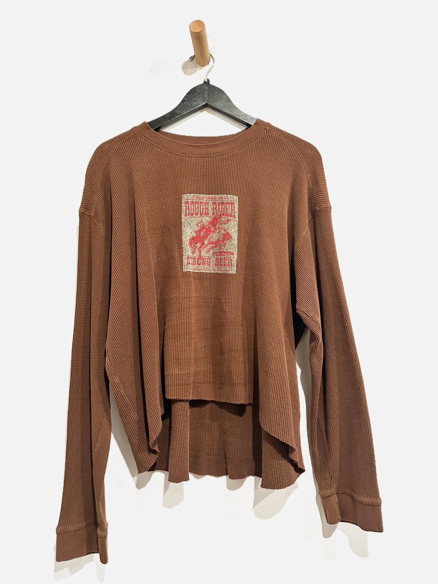 Cowboy Hardware Rough Rider Beer Graphic Long Sleeve Cropped Thermal Top - Large