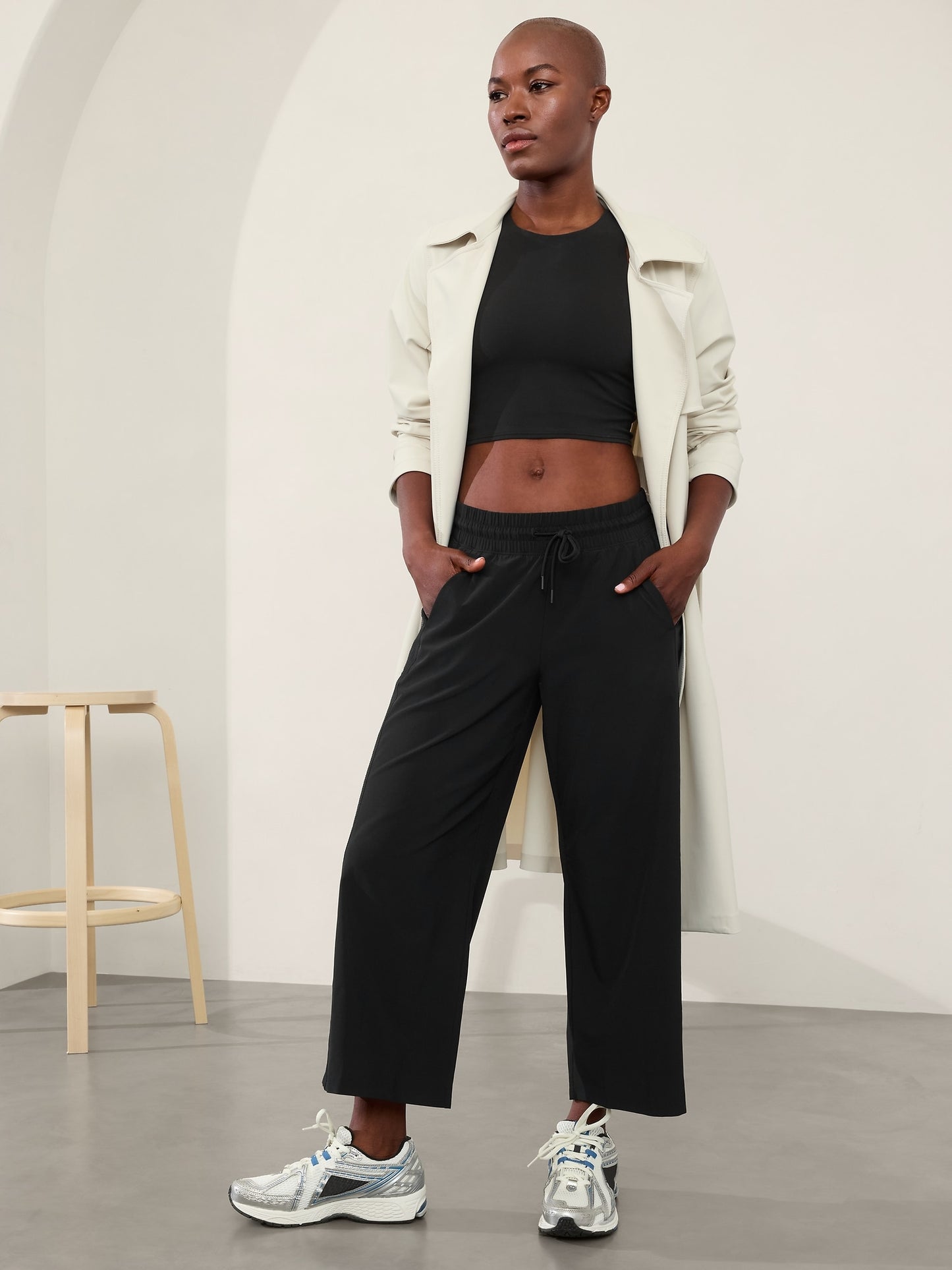 Athleta Avenue Wide Leg Crop Pant in Black - 10P