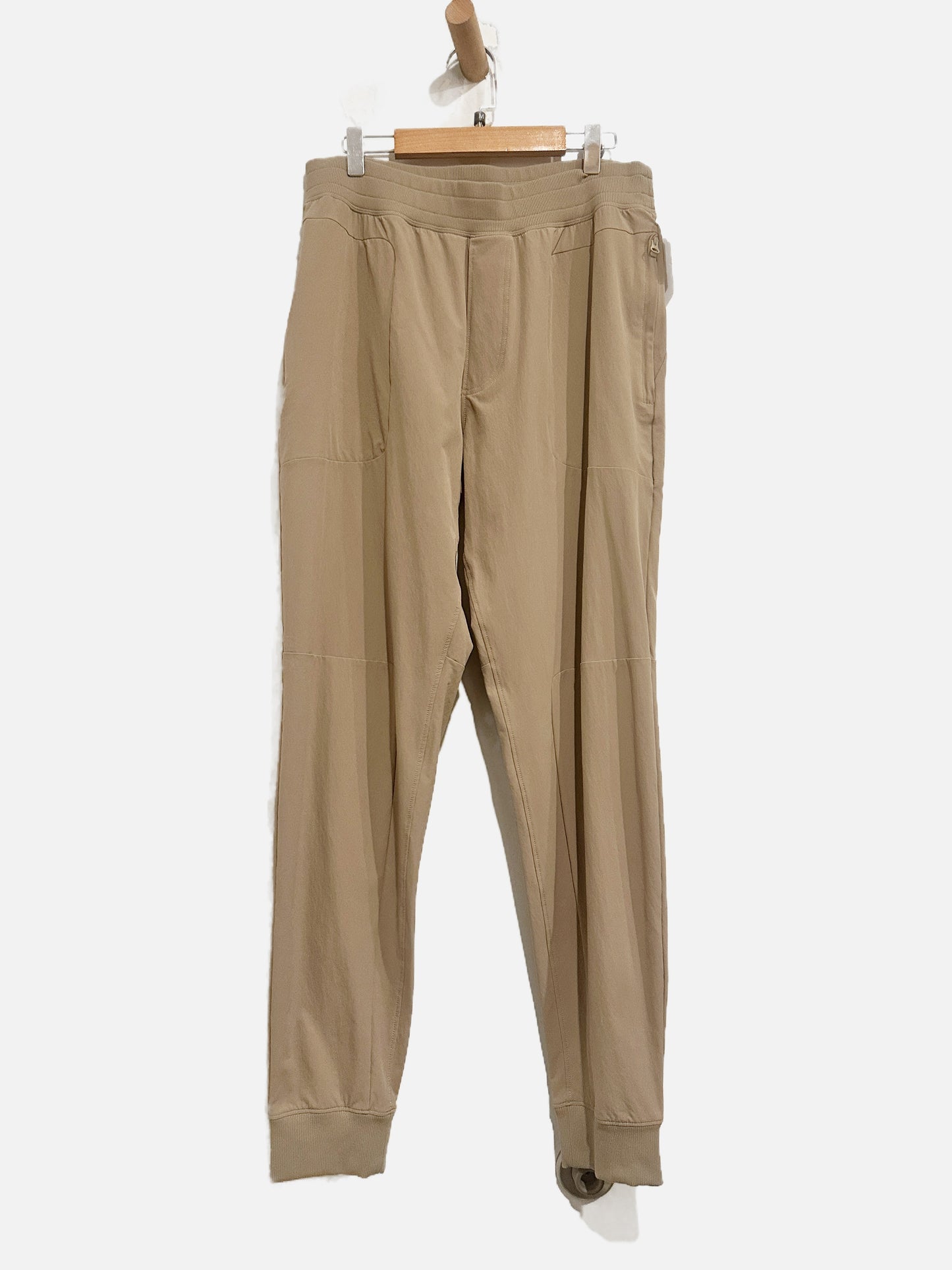 alo Men’s Co-Op Pant in Gravel - Medium