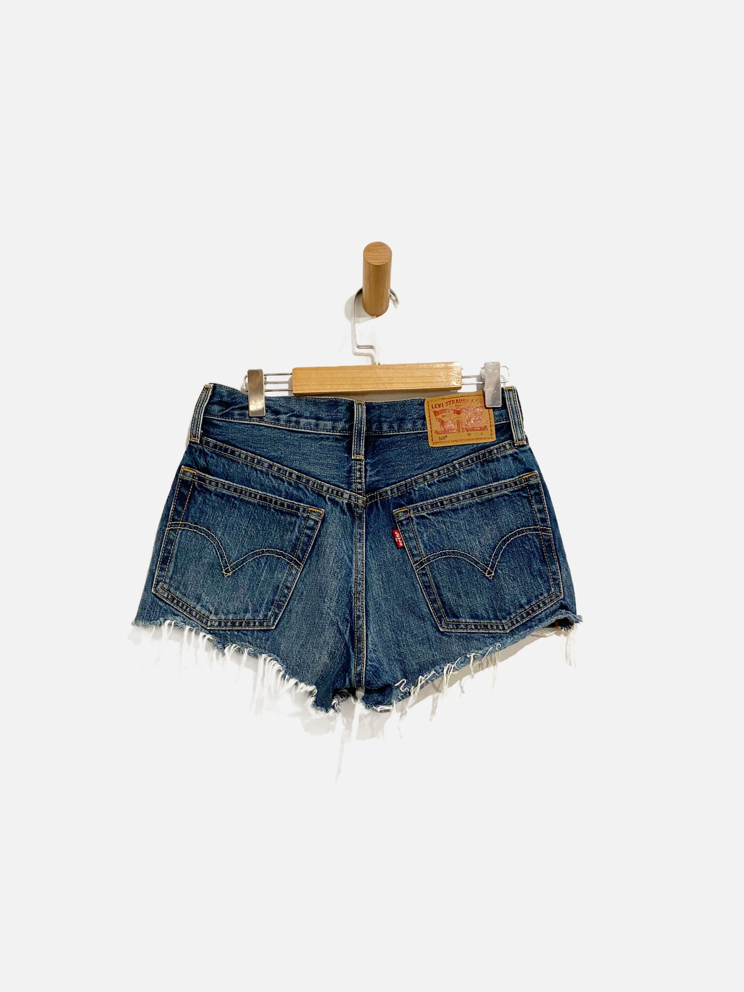 Levi’s Cherry Embroidered Shorts - 24