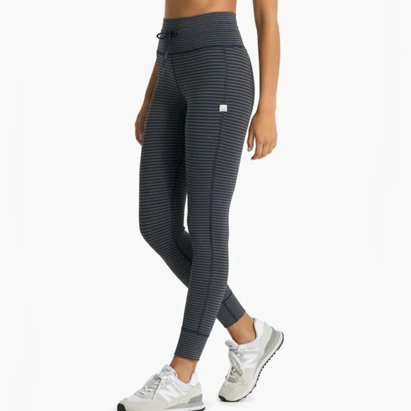 Vuori Daily Leggings in Ink Stripe Stripe - Small