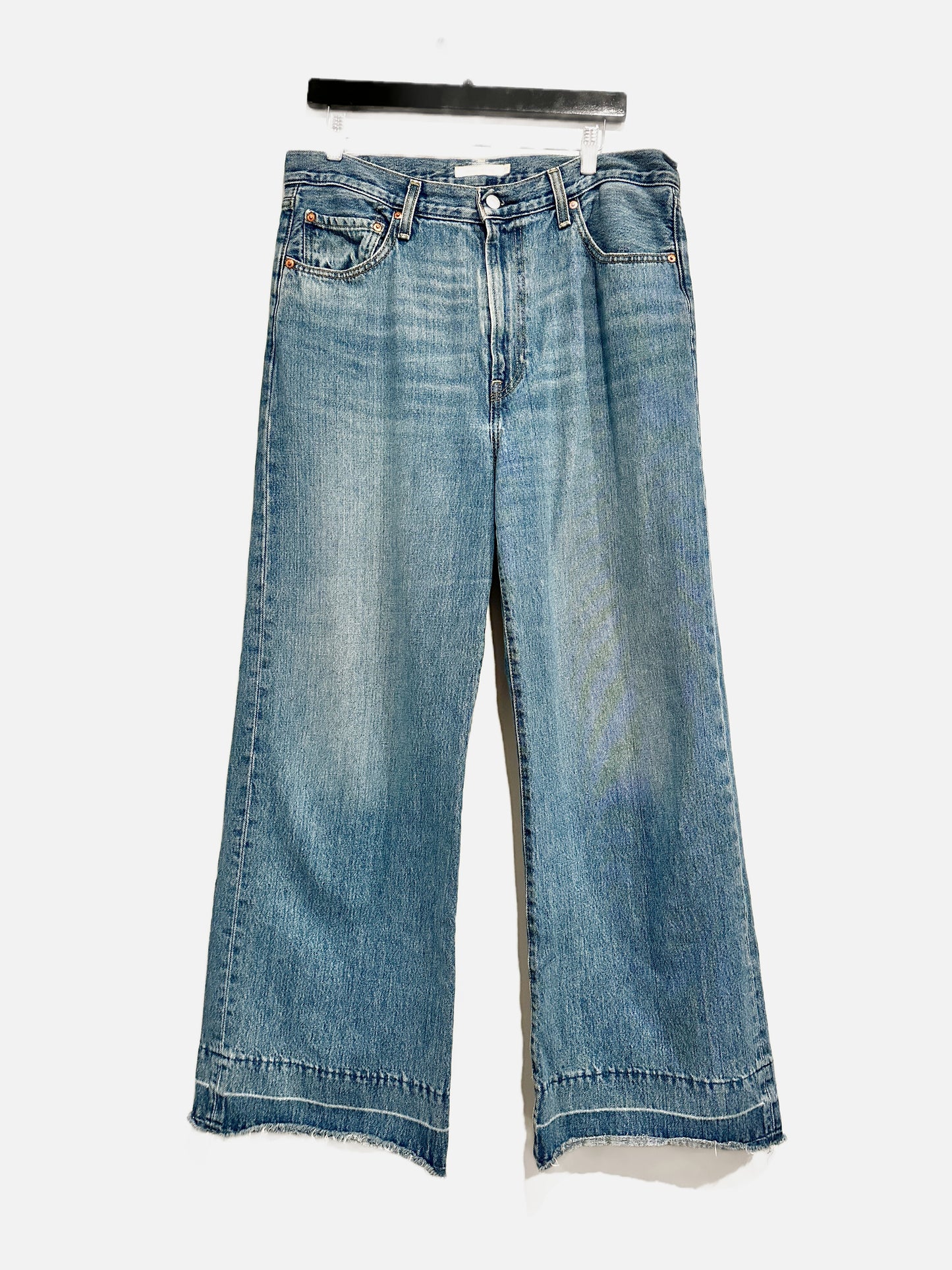 Levi’s Ribcage Wide Leg Jeans in Medium Wash - 32
