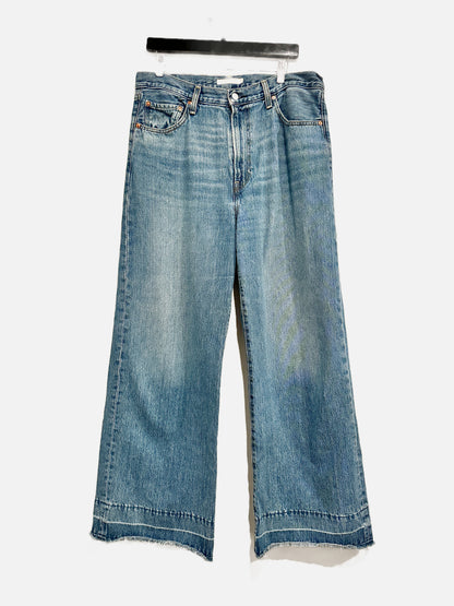 Levi’s Ribcage Wide Leg Jeans in Medium Wash - 32