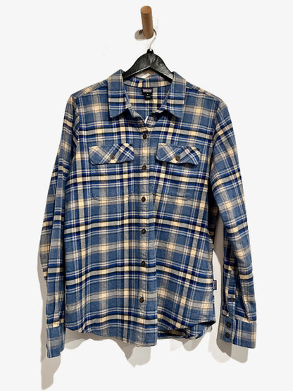 Patagonia Long-Sleeved Organic Cotton Midweight Fjord Flannel Shirt in Ice Fjord: Dolomite Blue - Medium