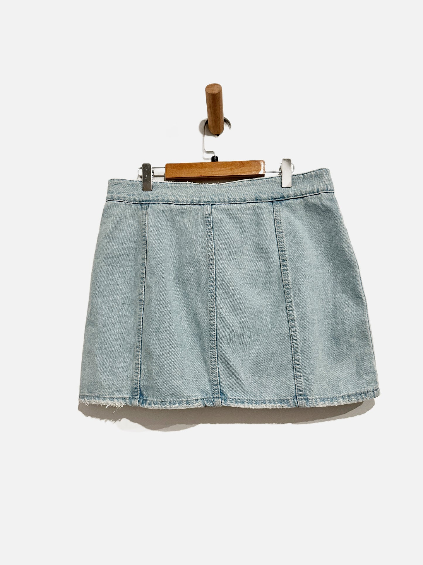 Le Lis Denim Skirt w/Buckle - Large