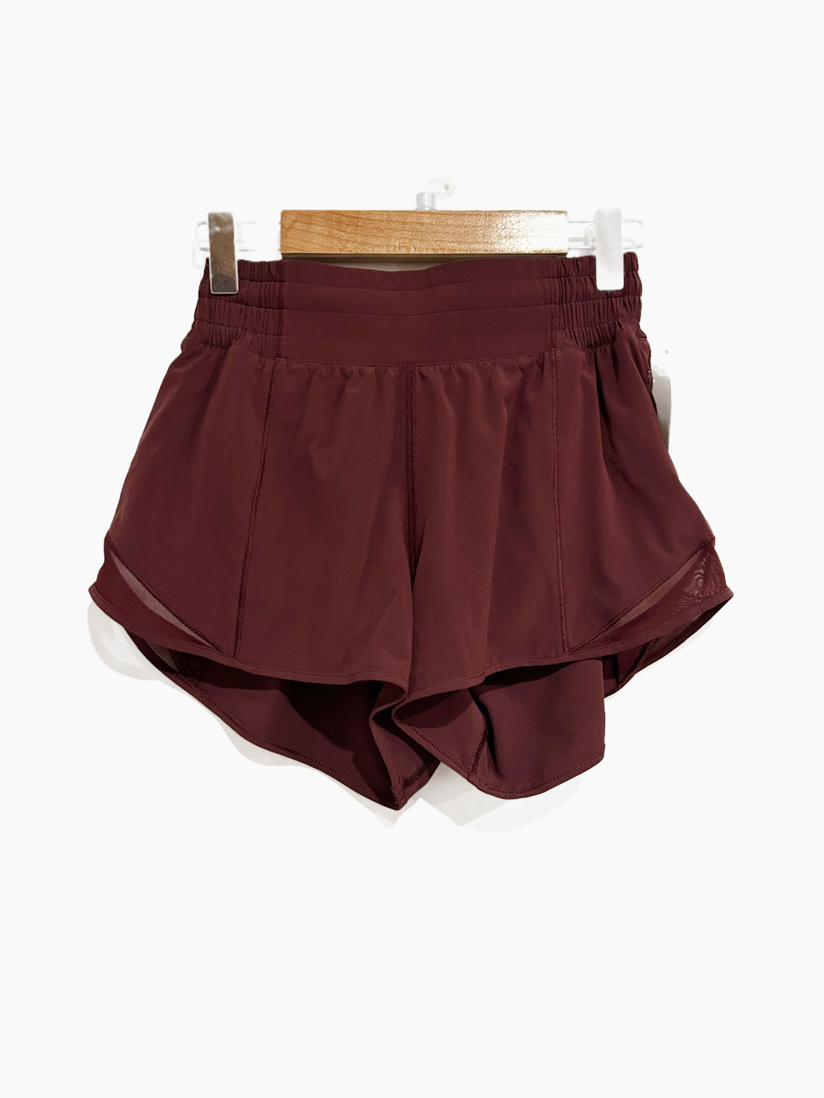 Lululemon Hotty Hot Short High-Rise 2.5" in Cassis - 2