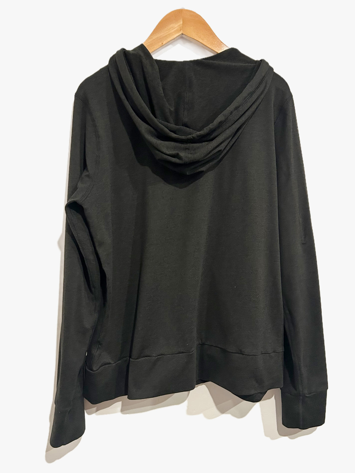 Vuori Halo Performance Hoodie in Heather Black