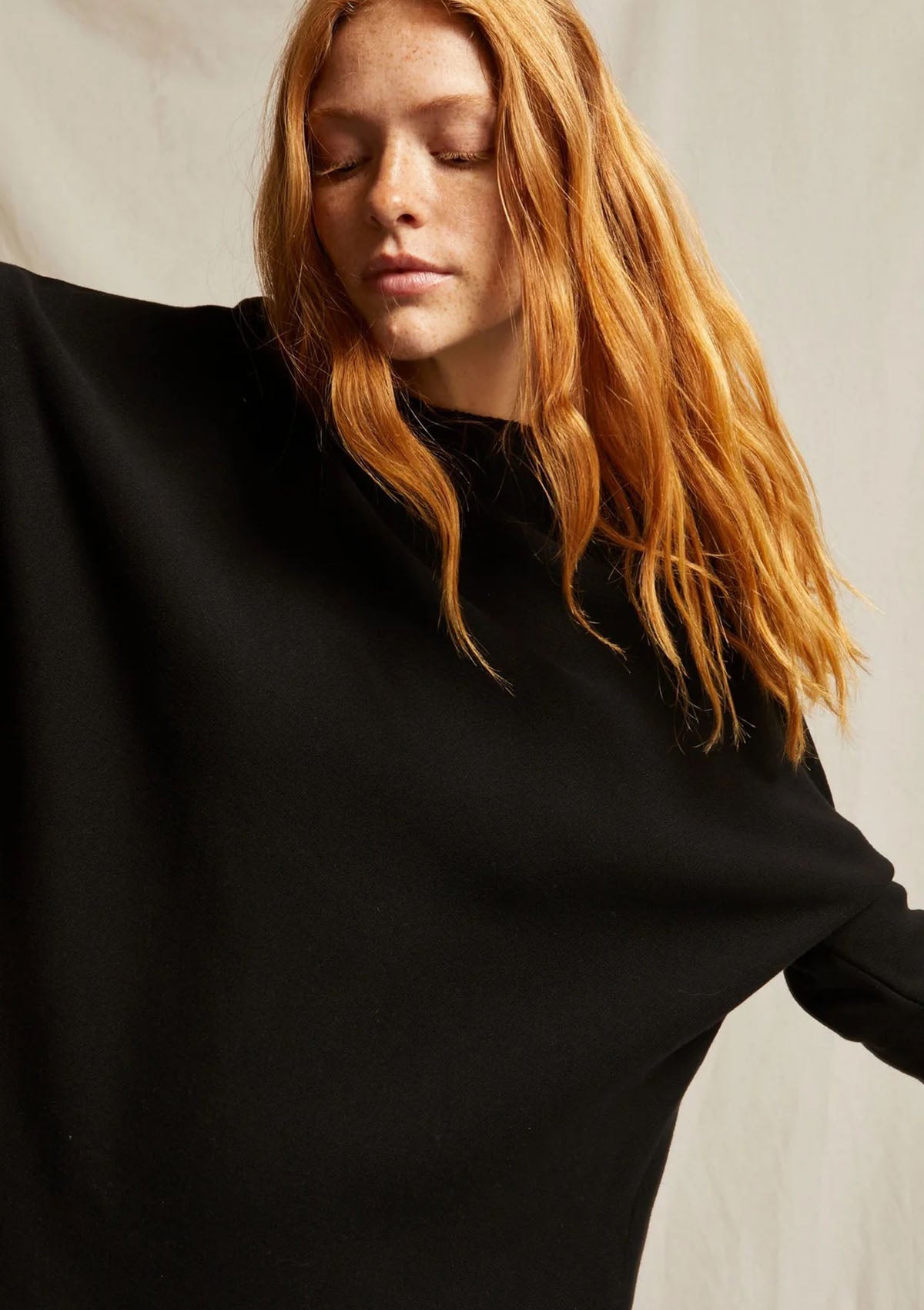 Perfect White Tee NWT Morrison Mock Neck Fleece in True Black - Small
