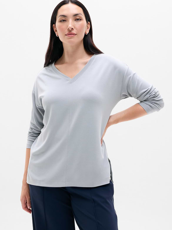Athleta Seasoft V-Neck Sweatshirt in Blue Star - Medium