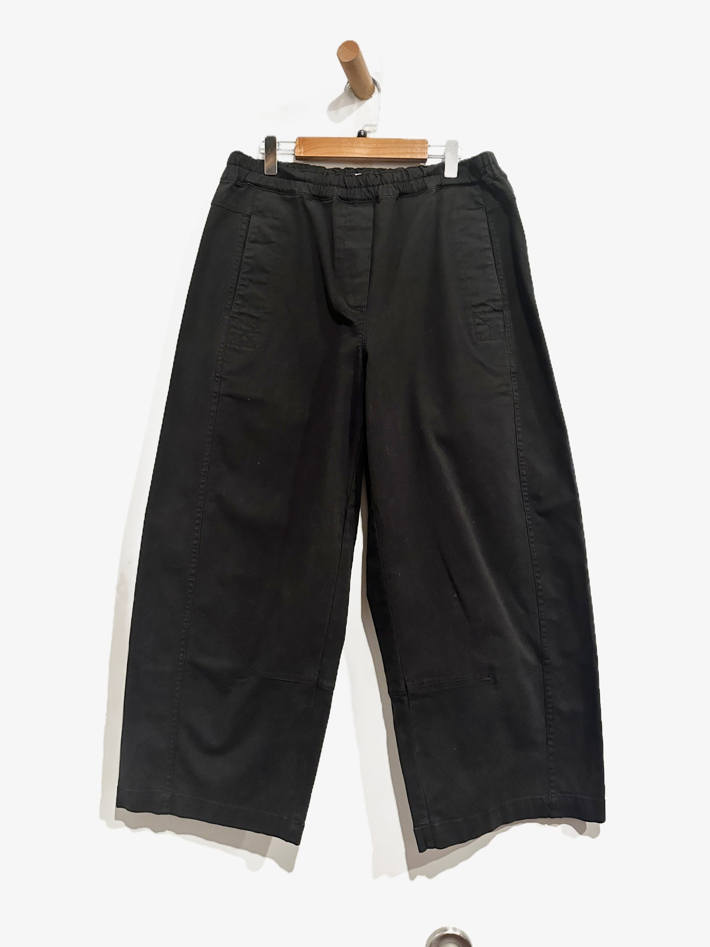 Banana Republic Relaxed Painter Pull-On Pant in Black - Small
