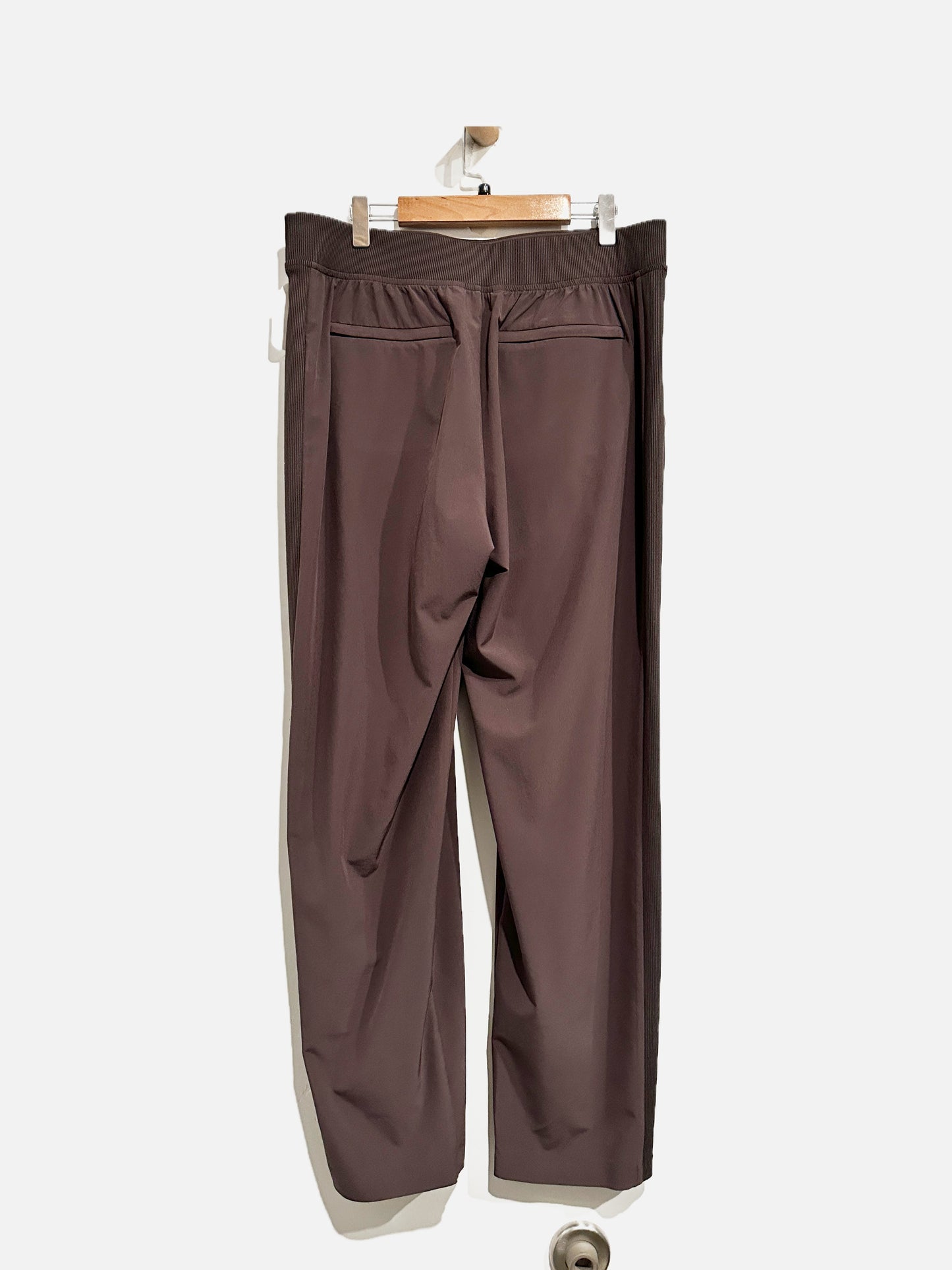 Athleta Brooklyn Mid Rise Ankle Pant in Woodland - 8