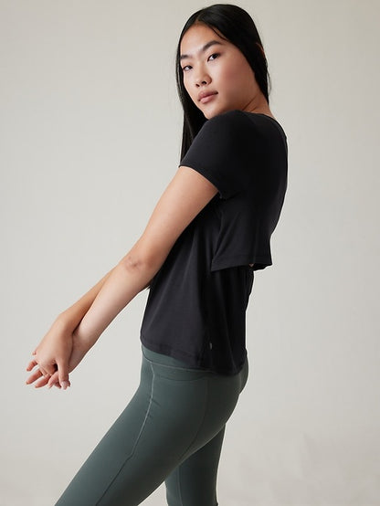 Athleta Air Out Cinch Tee in Black - Small