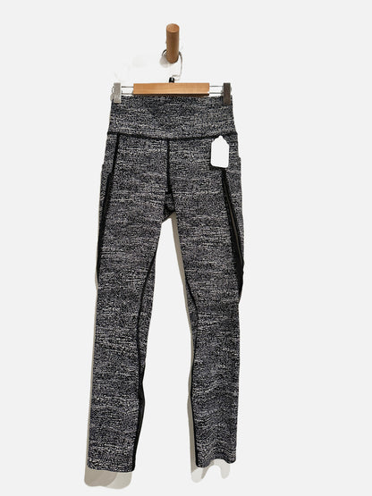 Lululemon Pace Perfect 7/8 Tight in Airtime White Black - 4